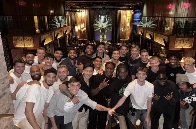 曼联相信他, 到了球队的, 首先 曼联相信他, 到了球队的, 首先