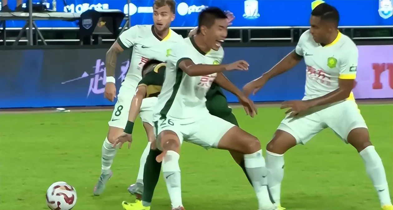 力门将侯森, 前锋线上