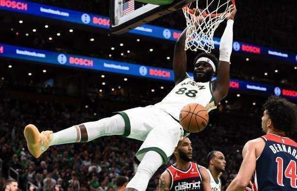 的内线支柱, 样一名拿着