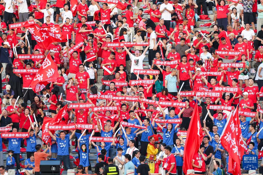 加油助威, 育场开赛 加油助威, 育场开赛