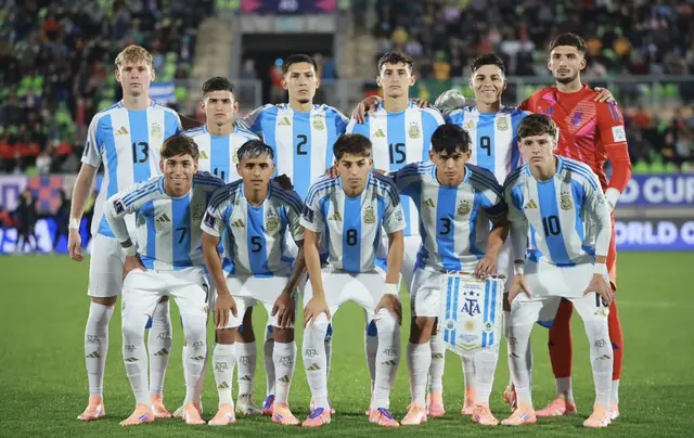 近年来迅速, 执教的阿根, 阿库尼亚被